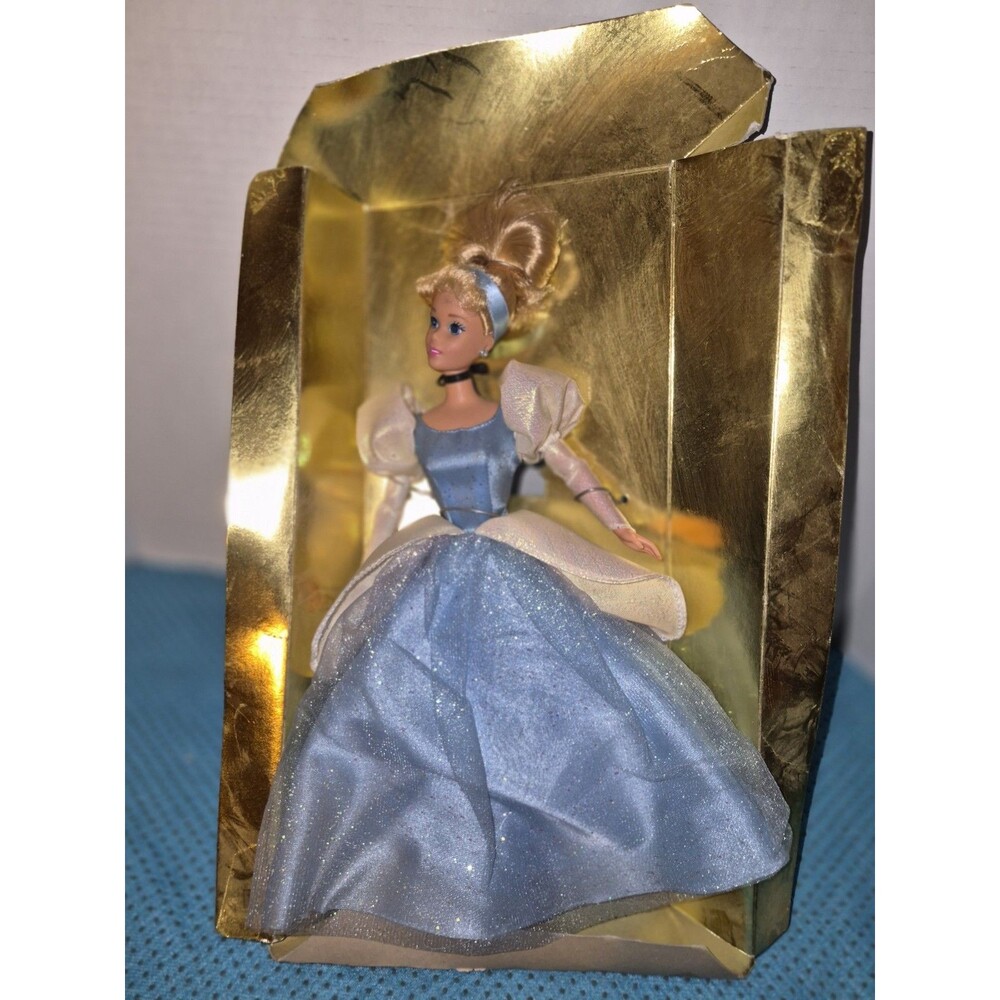 VINTAGE WALT DISNEY'S CINDERELLA DOLL SPARKLE EYES 1995 MATTEL NRFB